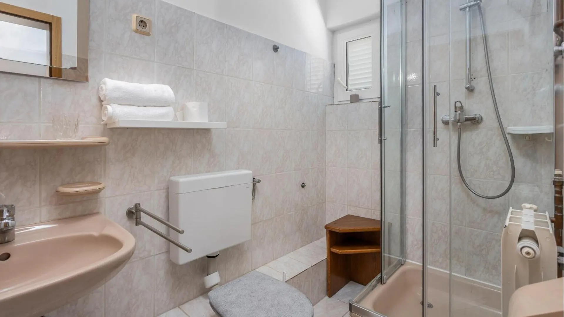 Nice Apartment In Selce With Kitchen 0*,